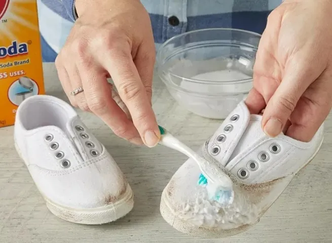 Dùng Thuốc Tẩy Giặt Đế Giày: Có Nên Không & Cách Xử Lý An Toàn