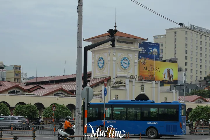Khám Phá Đường Bán Giày Sau Lưng Chợ Bến Thành: Địa Điểm, Kinh Nghiệm & Những Điều Cần Biết