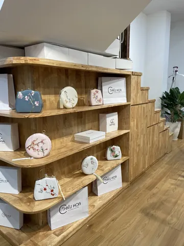 Tìm Shop Túi Xách & Giày Dép Uy Tín Ở Nha Trang: Gợi Ý Từ Loan & Nhiều Địa Chỉ Khác