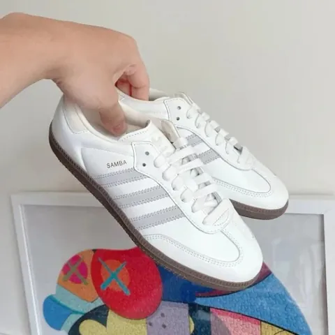 Giày Adidas "die Weltmarke Mit Den 3 Streifen": Khám Phá Biểu Tượng Phong Cách