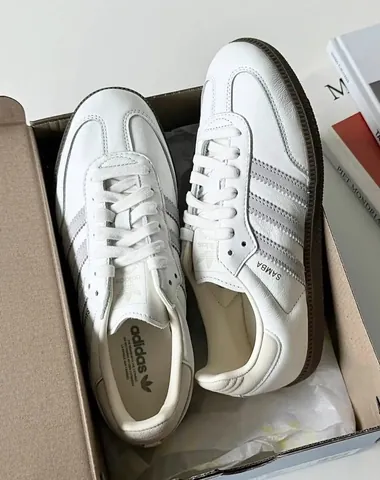 Giày Adidas "die Weltmarke Mit Den 3 Streifen": Khám Phá Biểu Tượng Phong Cách