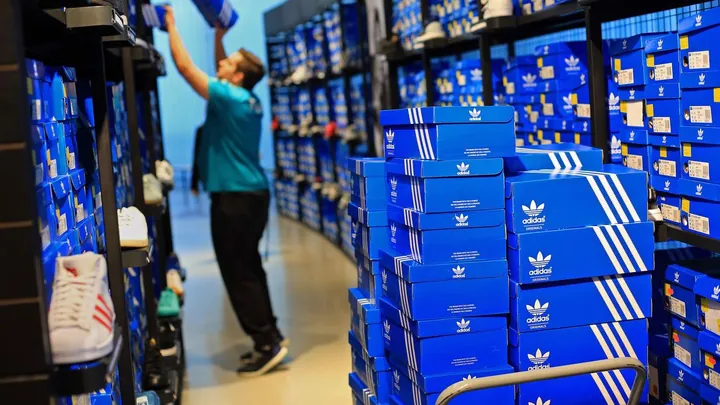 Giày Adidas Chính Hãng Sản Xuất Ở Đâu? Toàn Tập Từ A-z Giày Adidas Chính Hãng Sản Xuất Ở Đâu? Toàn Tập Từ A-z