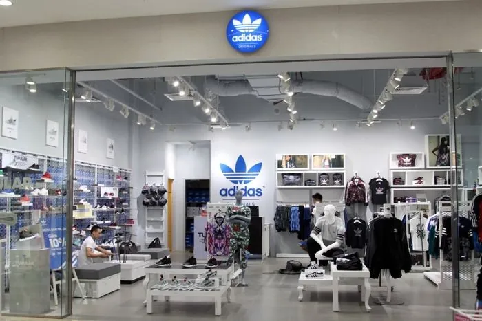 Top 10 Cửa Hàng Giày Adidas Chính Hãng Uy Tín Nhất Hà Nội: Hướng Dẫn Mua Sắm Chi Tiết