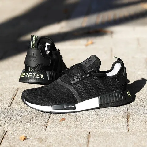 Giày Adidas NMD Chính Hãng: Hướng Dẫn Mua Sắm & Đánh Giá Chi Tiết Tại Việt Nam Giày Adidas NMD Chính Hãng: Hướng Dẫn Mua Sắm & Đánh Giá Chi Tiết Tại Việt Nam