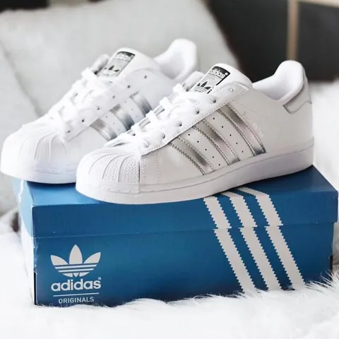 Giày Adidas Superstar Nữ Chính Hãng: Giá Bao Nhiêu & Mua Ở Đâu Uy Tín 2026