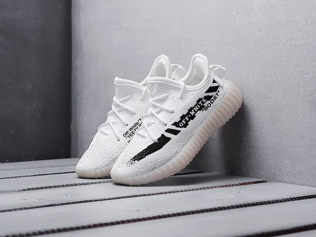 Giày Adidas Yeezy 350 V2 X Off-white: Thông Tin, Đánh Giá & Nơi Mua Chính Hãng