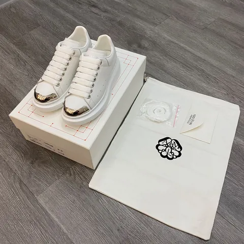 Giày Alexander Mcqueen Chính Hãng: Giá Bao Nhiêu Và Nên Mua Ở Đâu?