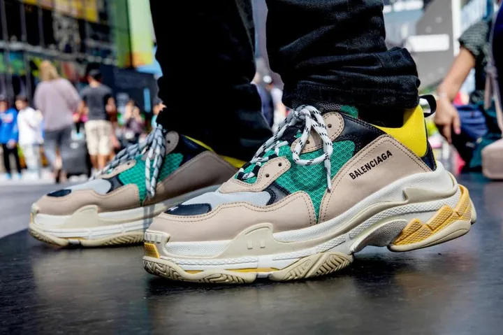Giày Balenciaga Triple S Màu Nào Đẹp Nhất: Tư Vấn Lựa Chọn Hoàn Hảo Giày Balenciaga Triple S Màu Nào Đẹp Nhất: Tư Vấn Lựa Chọn Hoàn Hảo