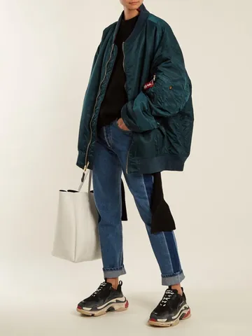 Giày Balenciaga Triple S Màu Nào Đẹp Nhất: Tư Vấn Lựa Chọn Hoàn Hảo Giày Balenciaga Triple S Màu Nào Đẹp Nhất: Tư Vấn Lựa Chọn Hoàn Hảo