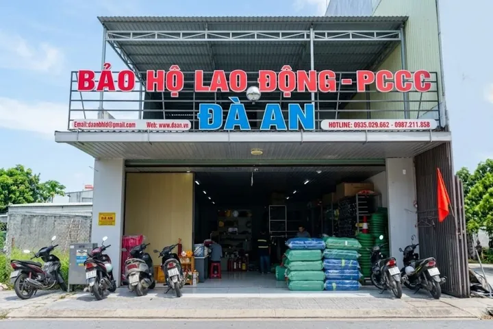 Mua Giày Bảo Hộ Lao Động Tại Đà Nẵng: Địa Chỉ Uy Tín, Mẫu Mã Đa Dạng
