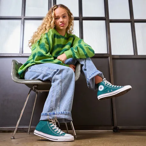 Giày Converse Màu Xanh Lá Cây Nhạt: Hướng Dẫn Chọn Mua & Phối Đồ Tươi Mới