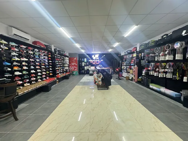 Giày Bóng Đá Giá Rẻ Thủ Đức: Địa Chỉ Mua SPKT & Gần Đại Học Uy Tín Giày Bóng Đá Giá Rẻ Thủ Đức: Địa Chỉ Mua SPKT & Gần Đại Học Uy Tín