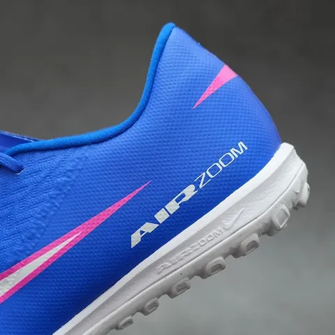 Giày Bóng Đá Nike Mercurialx Trắng Cầu Vồng TF: Đánh Giá, Công Nghệ & Nơi Mua Chính Hãng