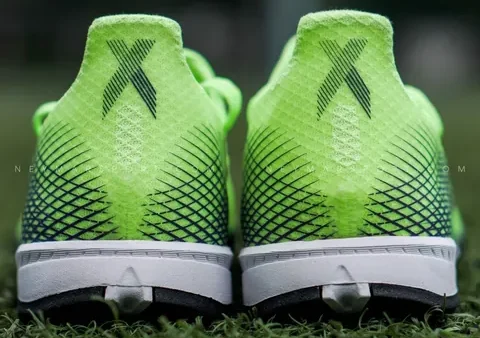 Giày Bóng Đá Trẻ Em Chính Hãng Adidas: Chọn Lựa Tốt Nhất Cho Bé