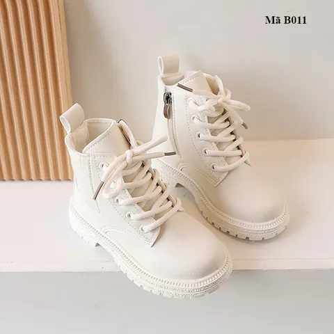 Giày Boot Cho Bé Trai Bé Gái 1 Tuổi: Hướng Dẫn Chọn & Mẫu Đẹp Nhất 2024