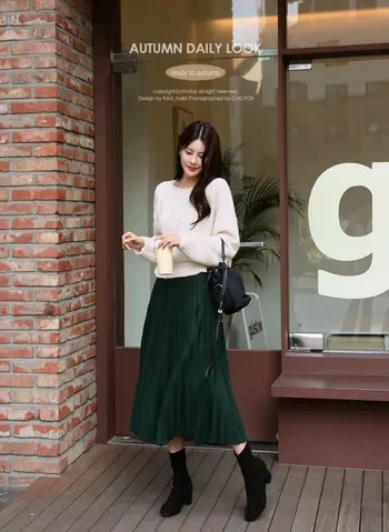 Giày Boot Nữ Mặc Với Đầm Chẽ Vai: Hướng Dẫn Phối Đồ Chuẩn Fashionista Giày Boot Nữ Mặc Với Đầm Chẽ Vai: Hướng Dẫn Phối Đồ Chuẩn Fashionista