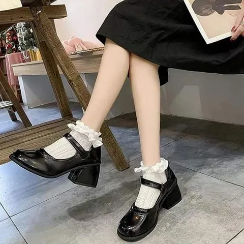 Giày Búp Bê Buộc Dây Cổ Chân Cho Bé: Chọn Sao Cho Chuẩn & An Toàn