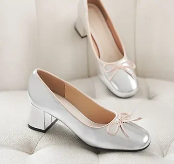 Giày Búp Bê Mũi Tròn Nhung Cao Gót 3cm: Chọn Mẫu Đẹp, Thoải Mái Đi Làm & Dạo Phố