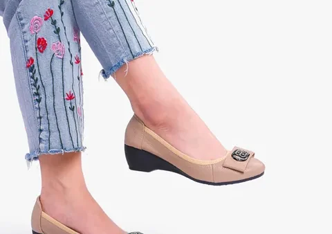 Giày Cao Gót 12cm Đế Trong Suốt: Địa Chỉ Mua Uy Tín, Mẫu Đẹp Nhất 2024