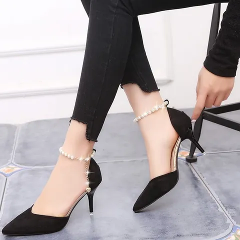 Giày Cao Gót Quai Ôm Cổ Chân: Bí Quyết Chọn Mẫu Đẹp & Cách Phối Đồ Chuẩn Giày Cao Gót Quai Ôm Cổ Chân: Bí Quyết Chọn Mẫu Đẹp & Cách Phối Đồ Chuẩn