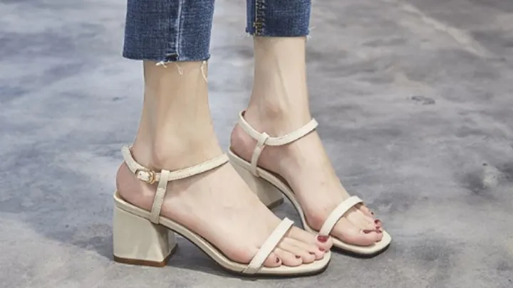 Giày Cao Gót Đế Vuông 5cm Có Quai: Chọn Mẫu Nào Hợp Thời Trang & Điểm Cộng?