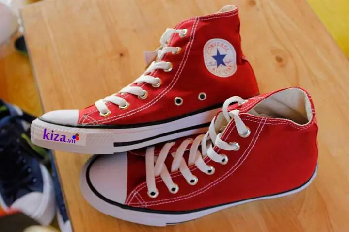 Giày Converse Nữ Cổ Cao Màu Đỏ Đô: Chọn Lựa, Phối Đồ & Các Mẫu Nổi Bật Giày Converse Nữ Cổ Cao Màu Đỏ Đô: Chọn Lựa, Phối Đồ & Các Mẫu Nổi Bật