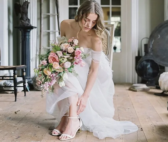 Giày Cưới Cho Cô Dâu Hà Nội: Chọn Địa Điểm, Mẫu Mã Đẹp & Kinh Nghiệm