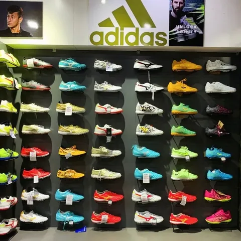 Giày Đá Bóng Adidas Chính Hãng Giá Rẻ: Mẫu Mới Nhất, Ưu Đãi Hấp Dẫn Giày Đá Bóng Adidas Chính Hãng Giá Rẻ: Mẫu Mới Nhất, Ưu Đãi Hấp Dẫn