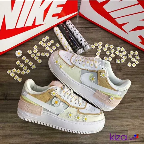 Giày Nike Air Force 1 Shadow Hoa Cúc: Hướng Dẫn Chi Tiết Từ A-z Giày Nike Air Force 1 Shadow Hoa Cúc: Hướng Dẫn Chi Tiết Từ A-z