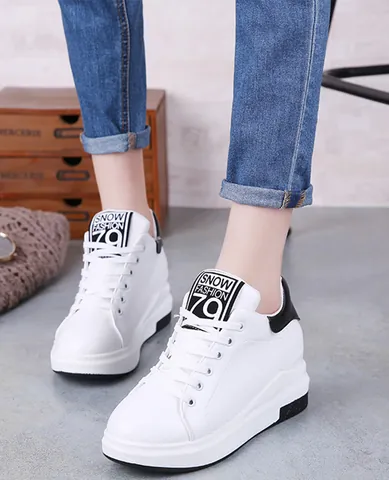 Giày Thể Thao Độn Đế Nữ Màu Trắng: Bí Quyết Tôn Dáng & Phong Cách