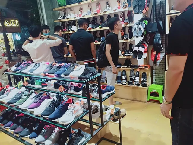 Mua Giày Thể Thao Nam Nike Ở Nha Trang: Top Địa Điểm Uy Tín & Kinh Nghiệm Chọn Mua Mua Giày Thể Thao Nam Nike Ở Nha Trang: Top Địa Điểm Uy Tín & Kinh Nghiệm Chọn Mua