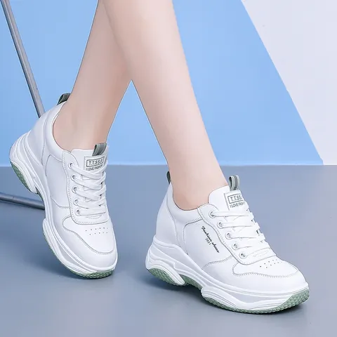 Giày Thể Thao Nữ Đế Cao Màu Trắng: Hướng Dẫn Chọn Mẫu Trendy, Tôn Dáng & Phối Đồ Giày Thể Thao Nữ Đế Cao Màu Trắng: Hướng Dẫn Chọn Mẫu Trendy, Tôn Dáng & Phối Đồ