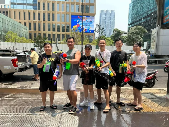 Giày T&t Sóc Trăng: Địa Chỉ Mua Sắm Uy Tín & Các Địa Điểm Liên Quan