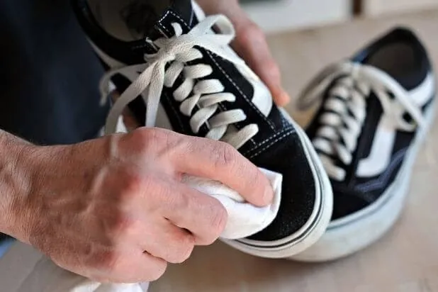 Giày Vans Bị Phai Màu Phải Làm Sao? 7 Bí Quyết Xử Lý & Ngăn Ngừa Hiệu Quả Giày Vans Bị Phai Màu Phải Làm Sao? 7 Bí Quyết Xử Lý & Ngăn Ngừa Hiệu Quả