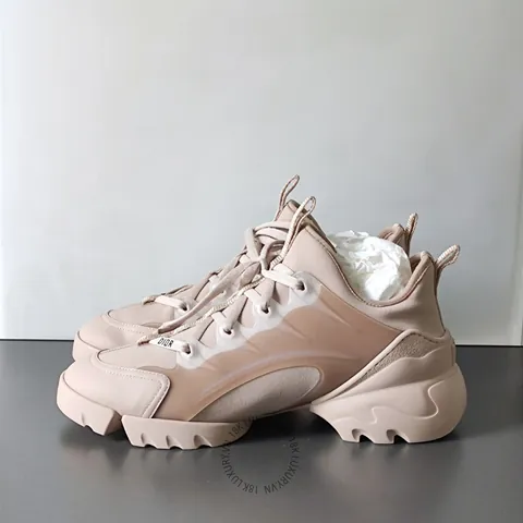 Giày Vans Nữ Chính Hãng Giá Bao Nhiêu? Cập Nhật Giá Mới Nhất 2024
