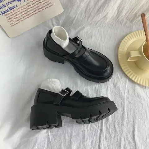 Học Sinh Mặc Áo Dài Nên Đi Giày Gì? Gợi Ý Chọn Giày Hài Hòa Và Thoải Mái Học Sinh Mặc Áo Dài Nên Đi Giày Gì? Gợi Ý Chọn Giày Hài Hòa Và Thoải Mái