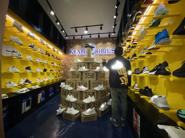 King Shoes: Cửa Hàng Giày Sneaker Chính Hãng Uy Tín Tại Tp.hcm