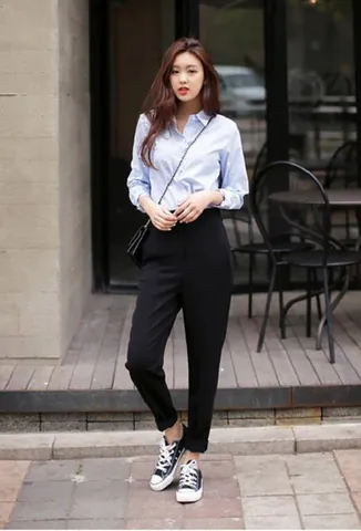 Cách Mặc Quần Vải Đi Giày Thể Thao Nữ: Bí Quyết Phối Đồ Sành Điệu, Thoải Mái
