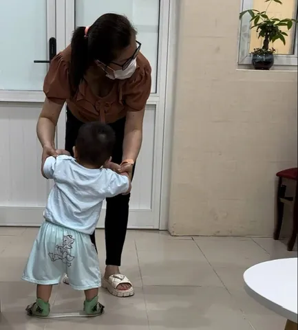 Hướng Dẫn Chi Tiết Cách Mang Giày Nẹp Cho Bé Chân Khoèo Đúng Cách Và Hiệu Quả Hướng Dẫn Chi Tiết Cách Mang Giày Nẹp Cho Bé Chân Khoèo Đúng Cách Và Hiệu Quả