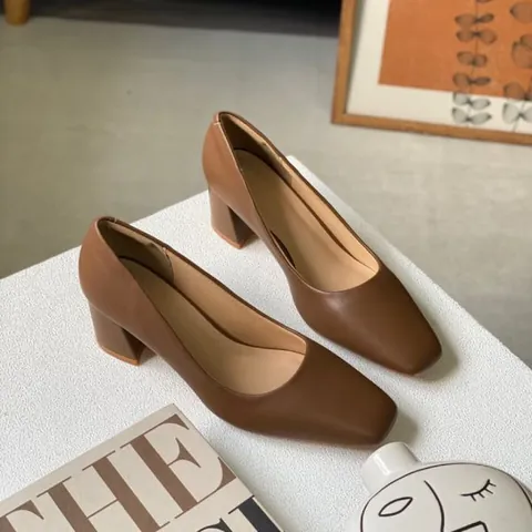 Phối Đồ Với Giày Màu Da Bò Nữ: 10+ Gợi Ý Trendy & Chuẩn Gu