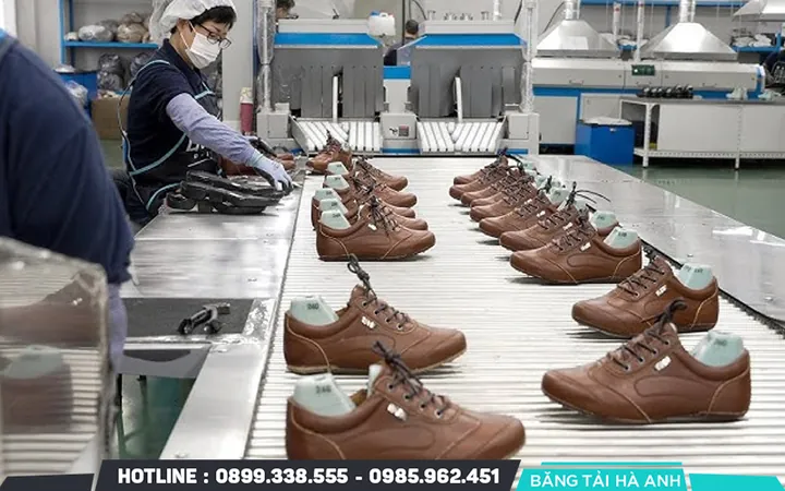 Quy Trình Sản Xuất Giày Da Chi Tiết: Từ Thiết Kế Đến Hoàn Thiện Quy Trình Sản Xuất Giày Da Chi Tiết: Từ Thiết Kế Đến Hoàn Thiện