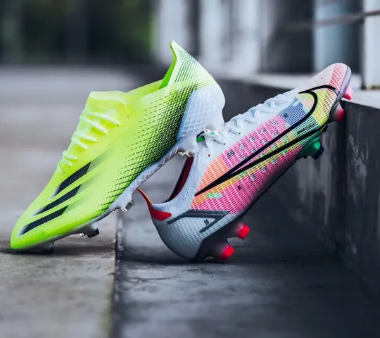 So Sánh Giày Đá Bóng Nike Và Adidas: Đâu Là Lựa Chọn Tối Ưu Cho Bạn?